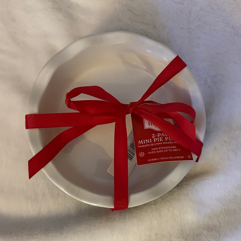 Holiday Time Green and White Pie Plates with Red Ribbon
